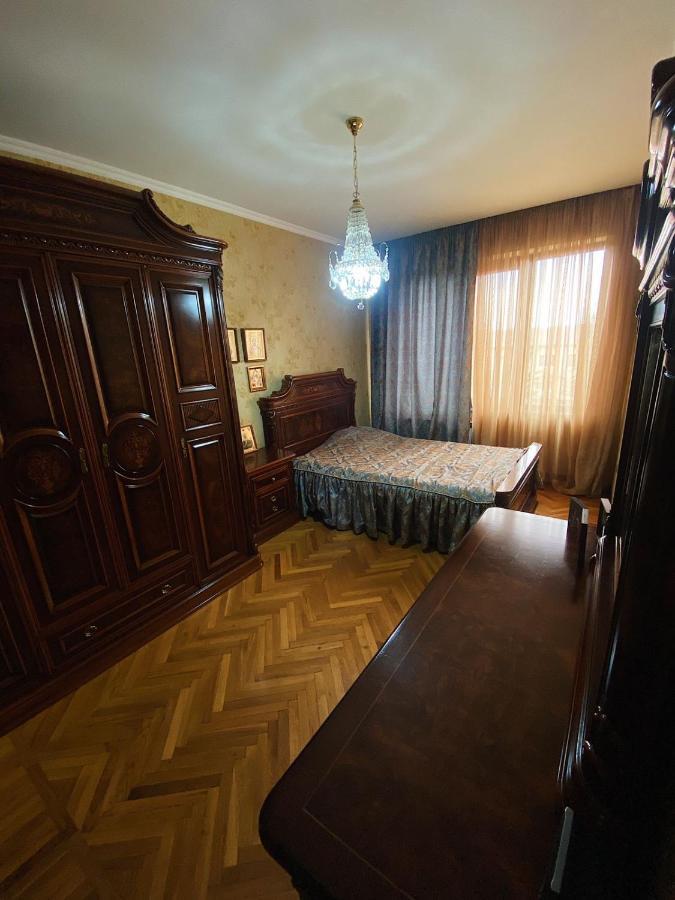 Большая Четырехкомнатная Квартира С Двумя Балконами У Моря В Центре Сухума,В Абхазии سوخومي المظهر الخارجي الصورة