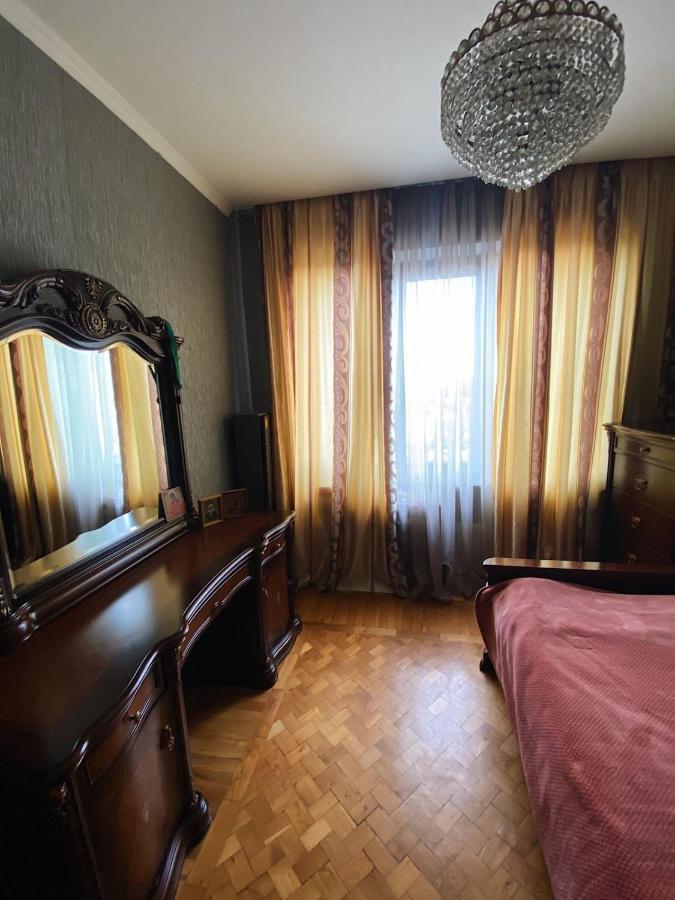Большая Четырехкомнатная Квартира С Двумя Балконами У Моря В Центре Сухума,В Абхазии سوخومي المظهر الخارجي الصورة