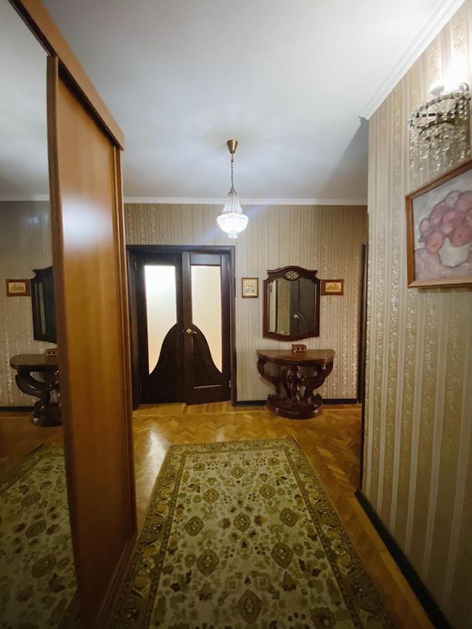 Большая Четырехкомнатная Квартира С Двумя Балконами У Моря В Центре Сухума,В Абхазии سوخومي المظهر الخارجي الصورة